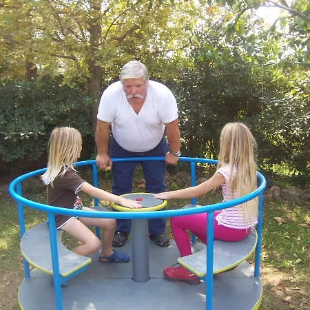 Sirines Studios Prínos